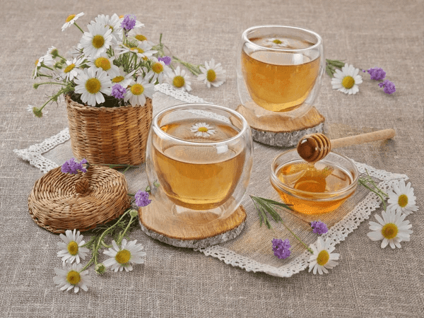Caffeine-free herbal tea blends that relax the mind and boost vitality.