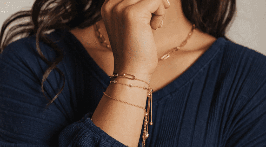 Layered bracelets – stylish everyday stacks for effortless fashion looks